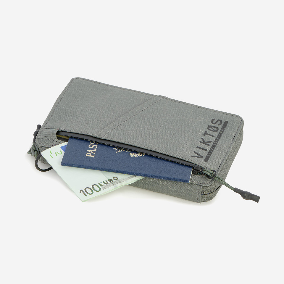 Upscale-Travel-Wallet-Greyman-Detail2__40001