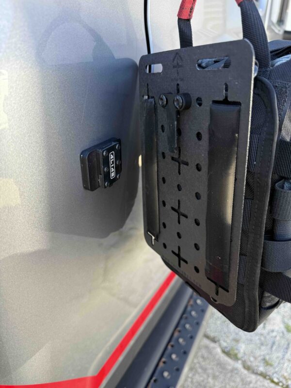 alias-magnetic-receiver-on-car-1-600×800