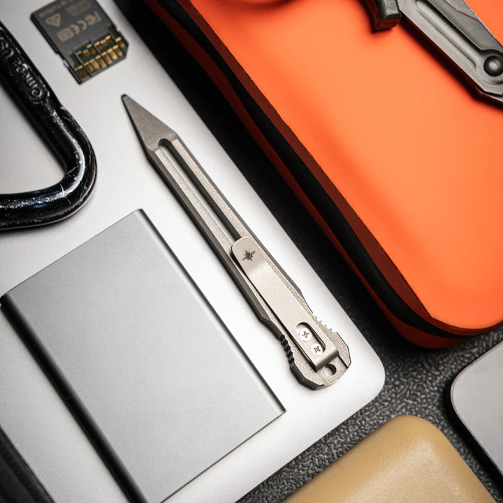 HARDDRIVE-TITANIUM-DETAIL-1_720x