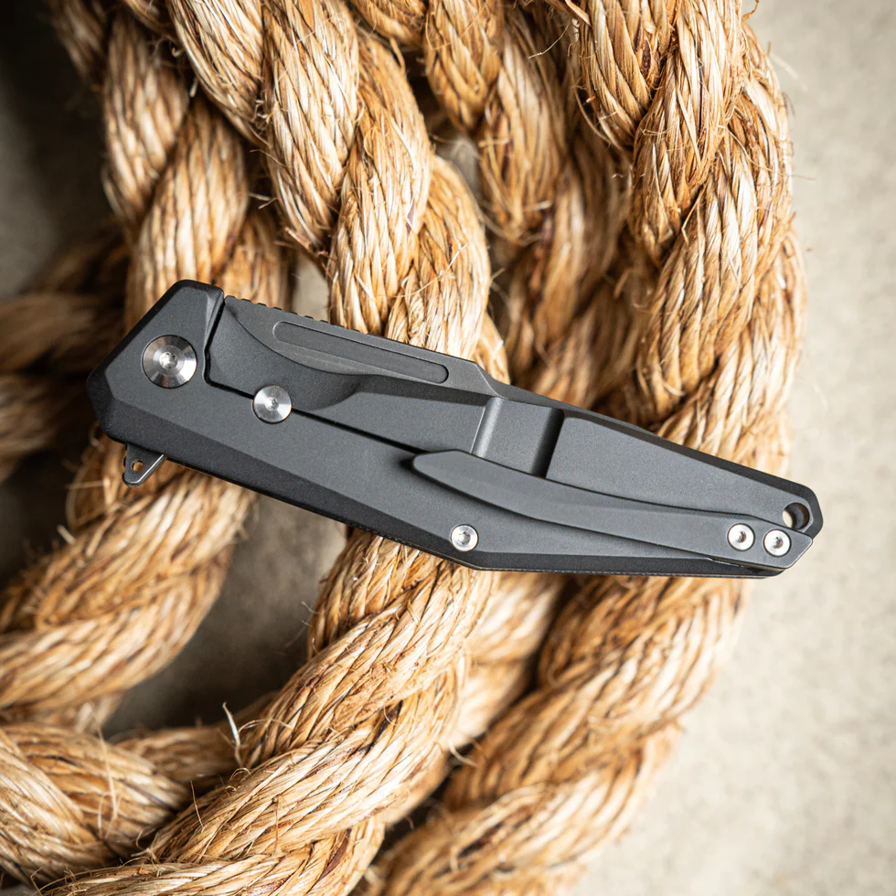 IRON_JAW-BLACK-ASSET-03